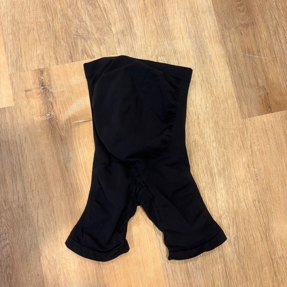 Skims Seamless Sculpt Maternity Mid Thigh Short in Onyx Women's Small/medium
